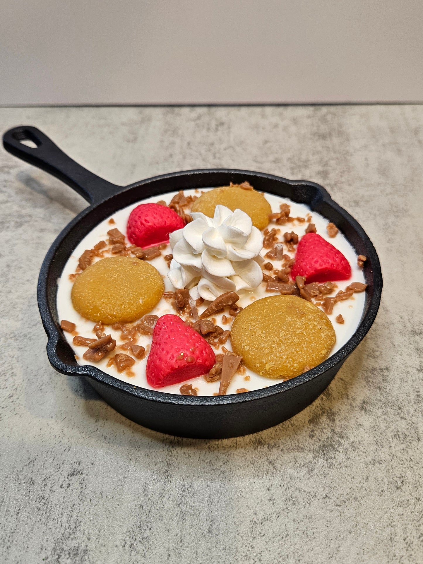 STRAWBERRY SHORTCAKE SKILLET Candle 12oz